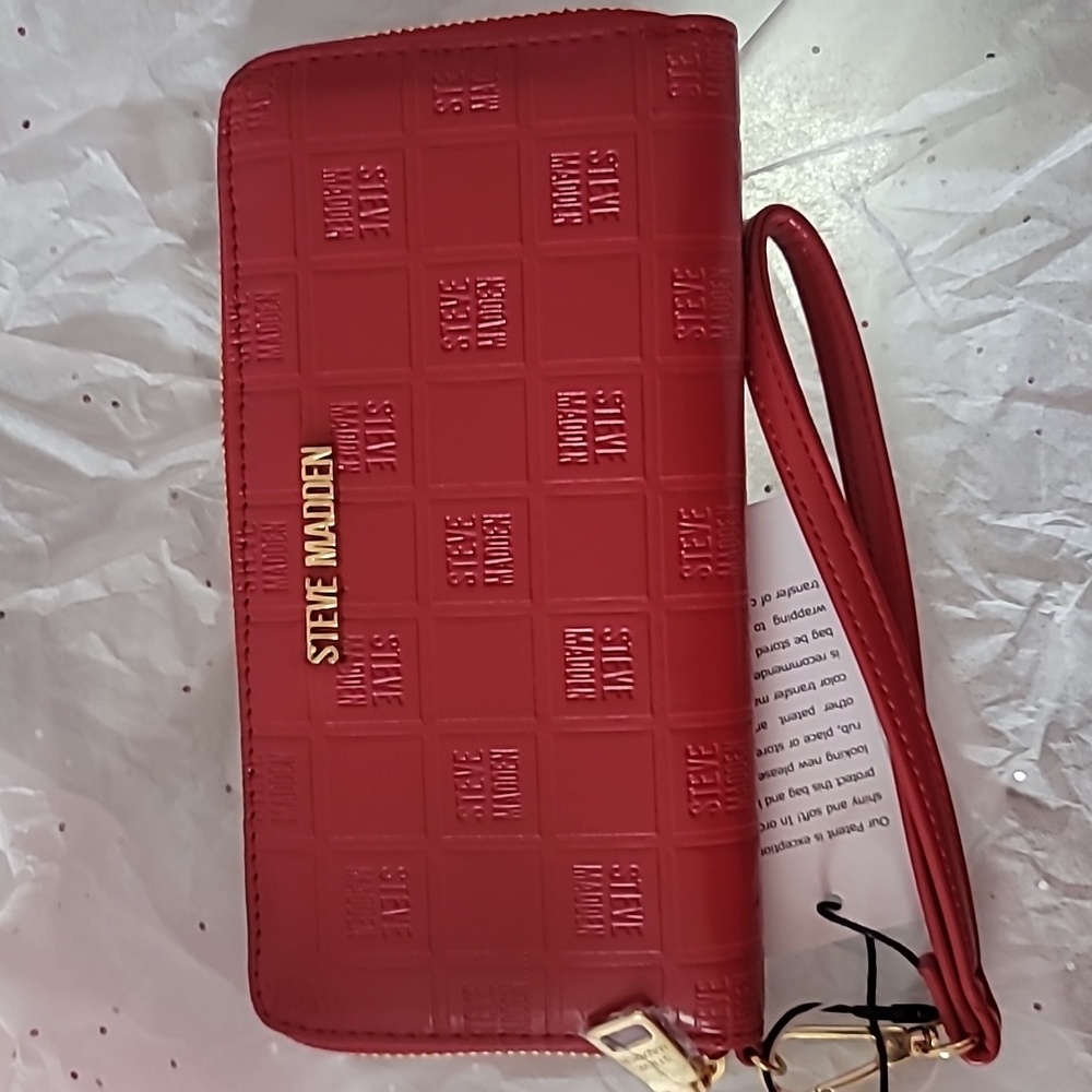 Steve Madden wristlet